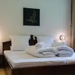 International House Mit Balkon Zw 12 Appartement *