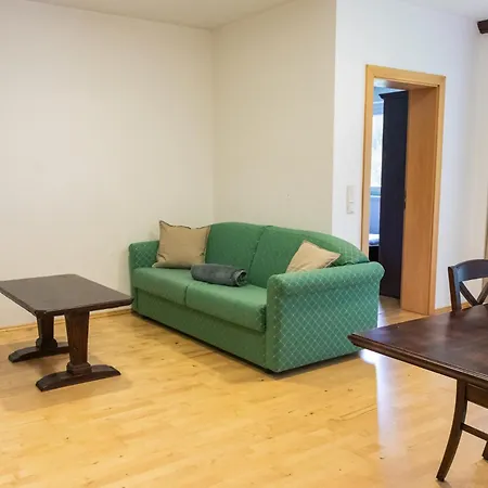 International House Mit Balkon Zw 12 * Solden