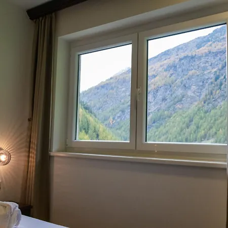 International House Mit Balkon Zw 12 Daire *