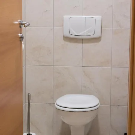 International House Mit Balkon Zw 12 *